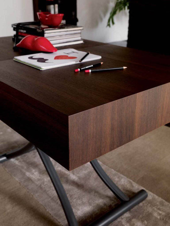 Close up of Box Legno coffee dining table 